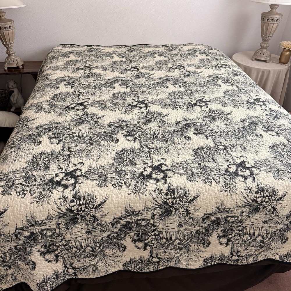 Vintage French Country Toile Quilt Black White Reversible Scalloped Full Queen